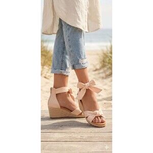 UGG Yarrow Wedge Sandals Women’s 8.5 Beige Bow Strap Zip Back Espadrille NWT